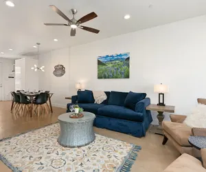 Photo 2 - Elegant Mountain Haven - King Bed & Fireplaces
