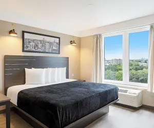 Photo 2 - LIV Hotel Bronx