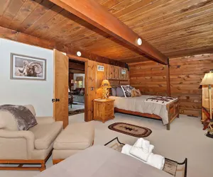 Photo 3 - Yosemite Pines Cabin - Sleeps 8