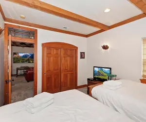 Photo 5 - Matterhorn Peak Lodge - For 12!