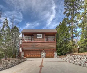 Photo 2 - Matterhorn Peak Lodge - For 12!