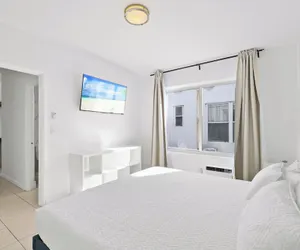 Photo 3 - Harding Avenue Apartments by Andes STR