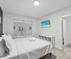 Photo 5 - Harding Avenue Apartments by Andes STR