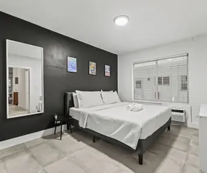 Photo 4 - Harding Avenue Apartments by Andes STR