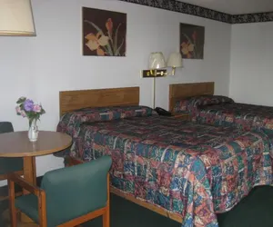 Photo 2 - Sundown Inn