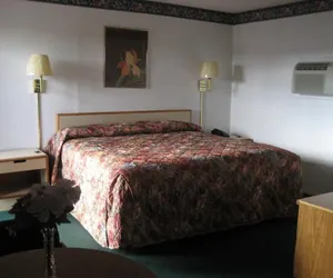 Photo 3 - Sundown Inn