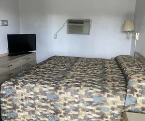 Photo 5 - Sundown Inn