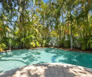 Photo 2 - NEW Sunset Serenity - South Tampa Home With Pool