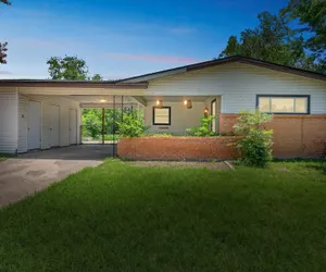 Photo 2 - Cozy Temple Home Fenced Yard & Wi-fi 3 Bedroom Home