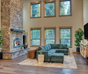 Photo 5 - Spring River Retreat Waterfront Luxury w/ Hot Tub, Game Room & Near Bend