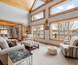 Photo 2 - Maple Lake Chalet