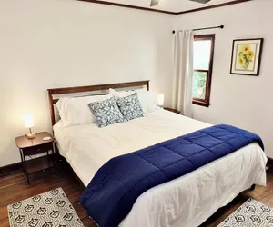 Photo 3 - Belmont Shore Coastal Cottage - Cozy Home for 6 - 2 Blocks to Beach