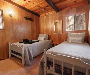 Photo 4 - Encino Pines