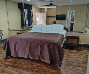 Photo 3 - Deluxe Inn - Savannah