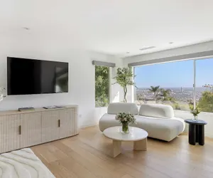 Photo 3 - Luxury Hollywood Hills Home With Pool, Outdoor Dining & Iconic Views Skyline Chalet