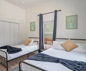 Photo 4 - Generous 4br/3ba Charmer Near Glorius Downtown!