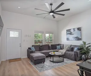 Photo 2 - Generous 4br/3ba Charmer Near Glorius Downtown!