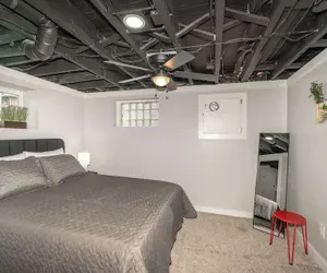 Photo 5 - Modern Cincy Home - For 6