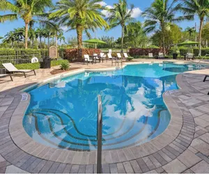 Photo 2 - Landing Miramar Apartments