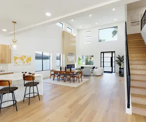 Photo 3 - Luxe - Nouveau - Sparkling Pool - Walk to Old Town