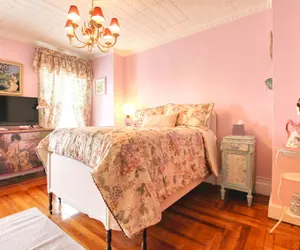 Photo 3 - Huddy House Bed & Breakfast