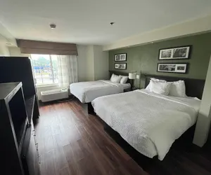 Photo 2 - Broad St Inn