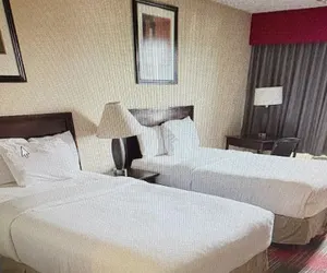 Photo 2 - Albany Plaza Hotel