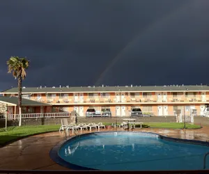 Photo 5 - The River Inn and Suites