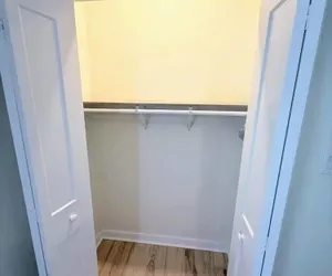 Photo 5 - Newly Renovated 2 Bedroom - A Seasoned Superhost