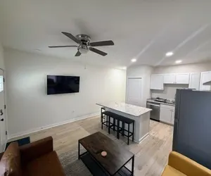 Photo 2 - Newly Renovated 2 Bedroom - A Seasoned Superhost