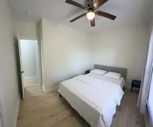 Photo 3 - Newly Renovated 2 Bedroom - A Seasoned Superhost