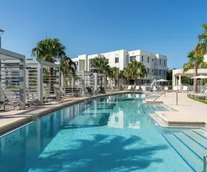 Photo 5 - Daytona 2BR w/ Parking Family & Pet Friendly