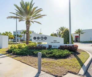 Photo 2 - Daytona 2BR w/ Parking Family & Pet Friendly