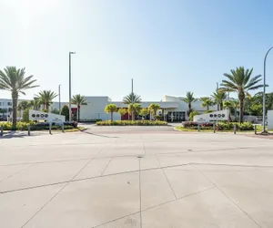 Photo 4 - Daytona 2BR w/ Parking Family & Pet Friendly