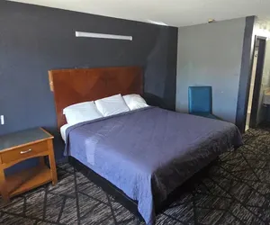 Photo 3 - c towninn and suites