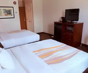 Photo 4 - Mountain Valley Inn & Suites