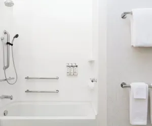 Photo 4 - avid Hotels California Lexington Park by IHG