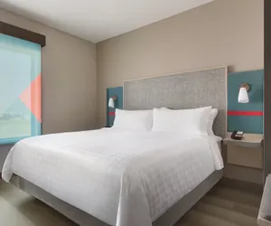 Photo 3 - avid Hotels California Lexington Park by IHG