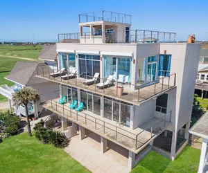 Photo 2 - Oceanfront Experience