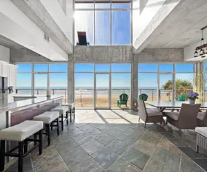 Photo 4 - Oceanfront Experience