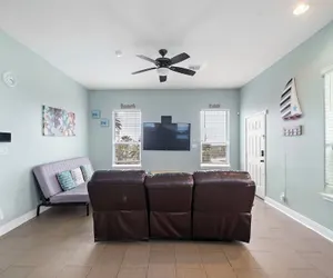 Photo 5 - Sunny Beach House