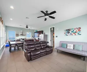 Photo 3 - Sunny Beach House