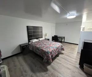 Photo 5 - Economy Inn