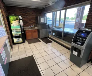 Photo 4 - Economy Inn