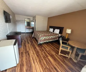Photo 3 - ECONOMY INN