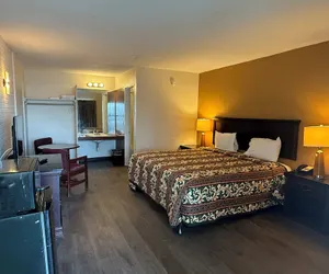 Photo 2 - ECONOMY INN