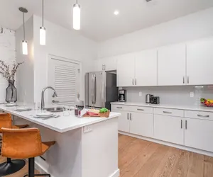 Photo 3 - The Saddlery - Mic Drop - Walk to Broadway