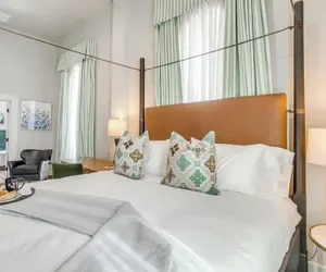 Photo 3 - Nutt House Hotel