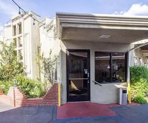 Photo 2 - Carlton Motor lodge