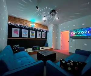 Photo 2 - Rooftop DT City Views - Bluebird Karaoke - 14 Beds